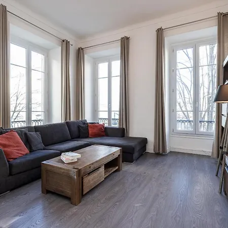 Jean Medecin Av - Large 2 Bdrs Ac *