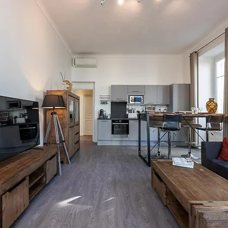 Jean Medecin Av - Large 2 Bdrs Ac Ницца