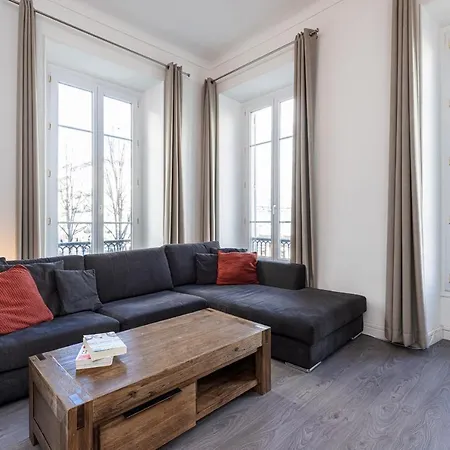 Jean Medecin Av - Large 2 Bdrs Ac *