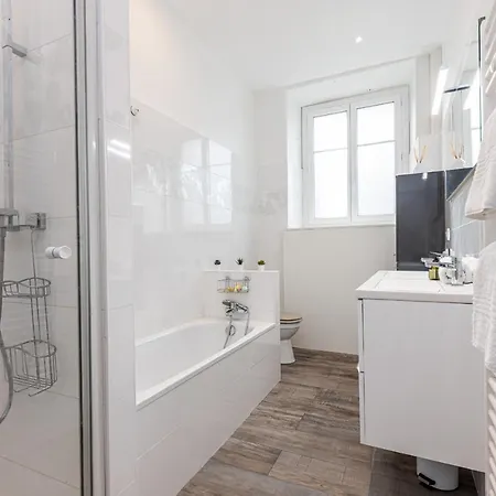 Jean Medecin Av - Large 2 Bdrs Ac * Ницца