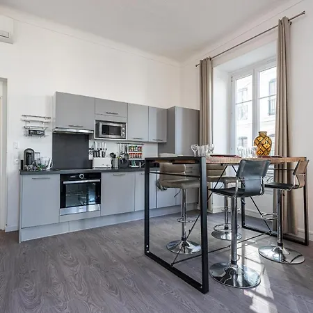 Jean Medecin Av - Large 2 Bdrs Ac Ницца