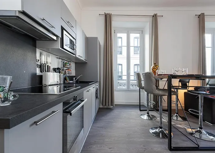 Jean Medecin Av - Large 2 Bdrs Ac Apartamento Nice