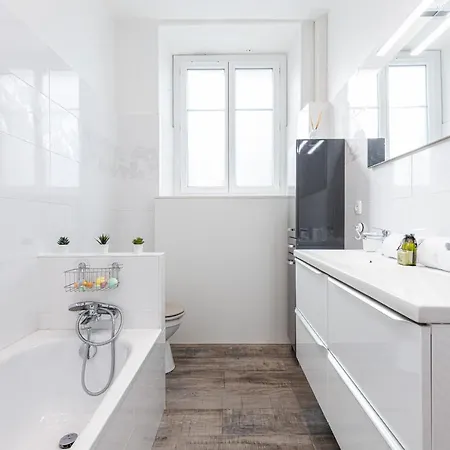 Jean Medecin Av - Large 2 Bdrs Ac Nice