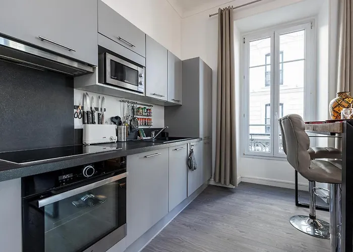 Jean Medecin Av - Large 2 Bdrs Ac Appartement