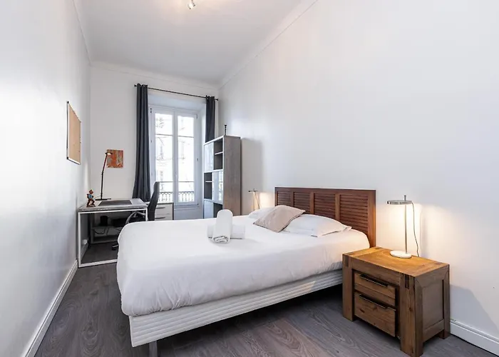 Appartement Jean Medecin Av - Large 2 Bdrs Ac *